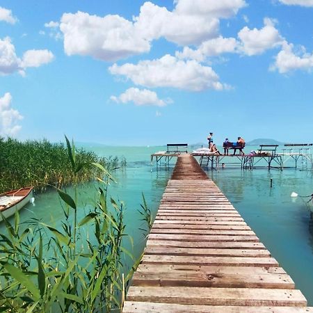 Topart Apartman I Balatonfenyves Eksteriør billede