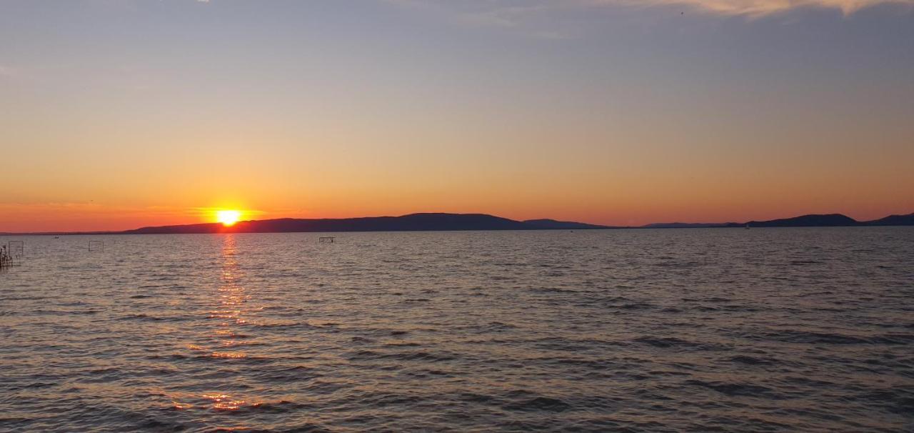 Topart Apartman I Balatonfenyves Eksteriør billede