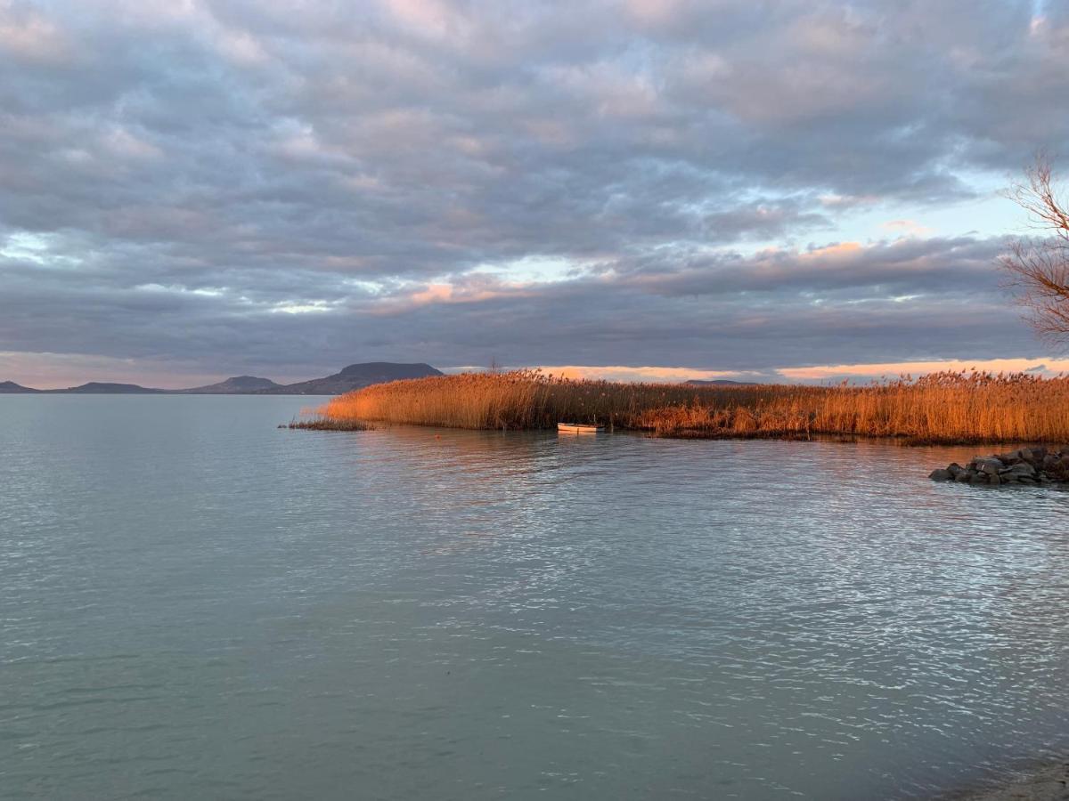Topart Apartman I Balatonfenyves Eksteriør billede
