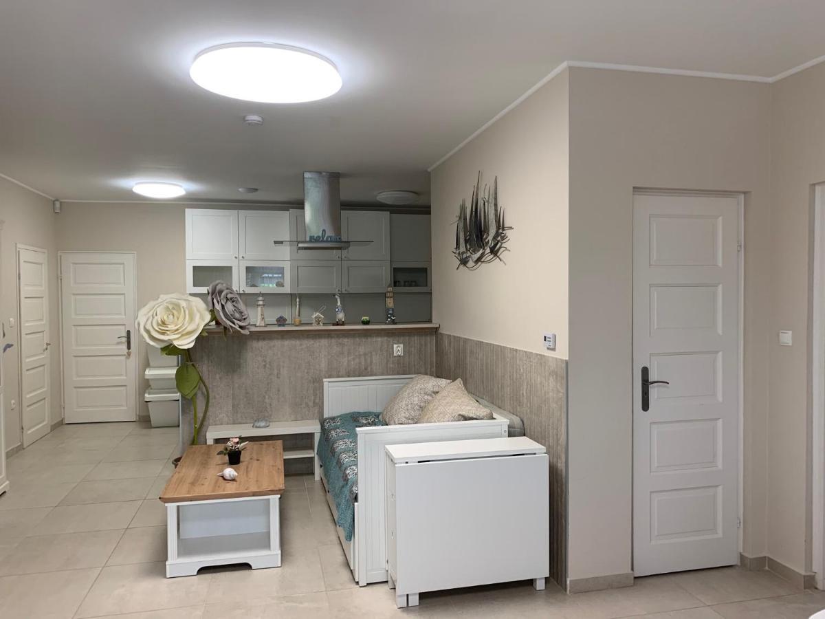 Topart Apartman I Balatonfenyves Eksteriør billede